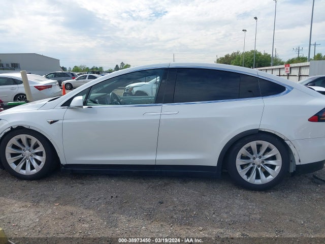 Tesla Model X 60d/70d/75d/90d 2016 5YJXCAE21GF028245 Image 15