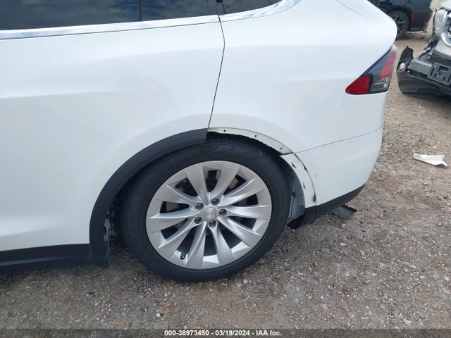 Tesla Model X 60d/70d/75d/90d 2016 5YJXCAE21GF028245 Image 22