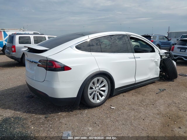 Tesla Model X 60d/70d/75d/90d 2016 5YJXCAE21GF028245 Image 4