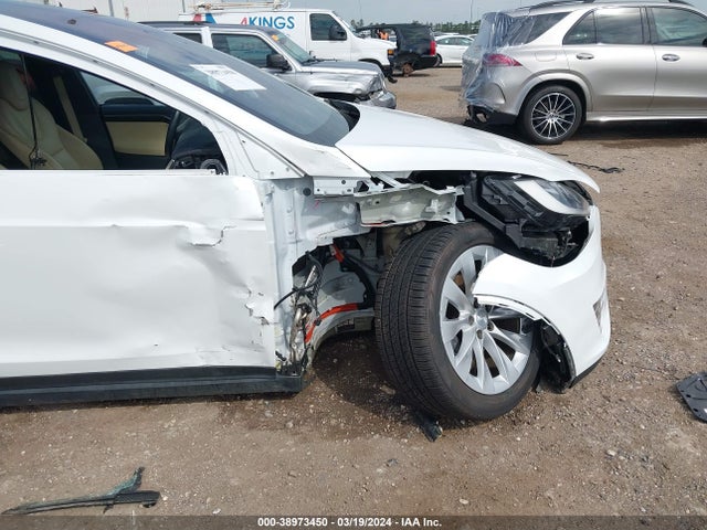 Tesla Model X 60d/70d/75d/90d 2016 5YJXCAE21GF028245 Image 6