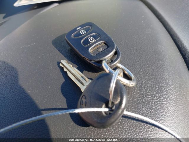 5NPD84LF4HH137698 Hyundai ELANTRA SE
