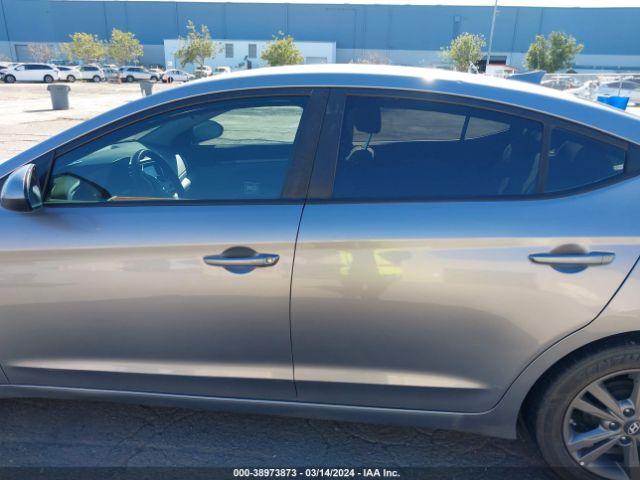 5NPD84LF4HH137698 Hyundai ELANTRA SE