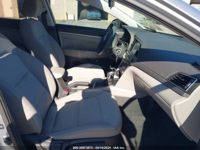 5NPD84LF4HH137698 Hyundai ELANTRA SE