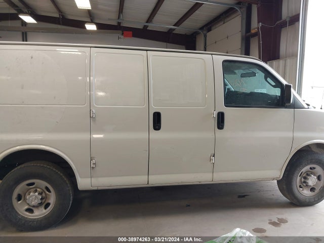 Chevrolet Express 2500 Work Van 2018 1GCWGAFP3J1170655 Image 14