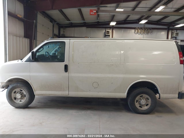 Chevrolet Express 2500 Work Van 2018 1GCWGAFP3J1170655 Image 15