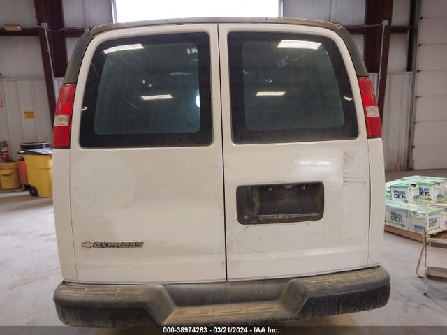 Chevrolet Express 2500 Work Van 2018 1GCWGAFP3J1170655 Image 17