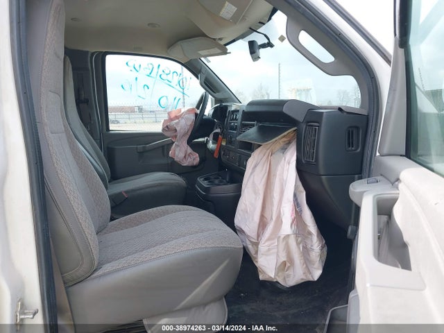 Chevrolet Express 2500 Work Van 2018 1GCWGAFP3J1170655 Image 5