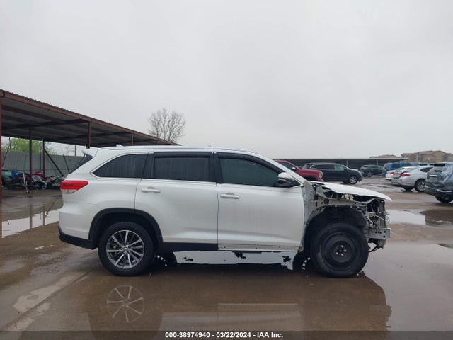 Toyota Highlander Xle 2019 5TDKZRFH4KS558451 Image 14