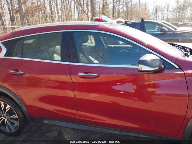 SJKCH5CR8HA025146 Infiniti Qx30 Premium