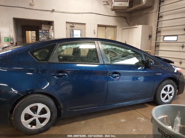 Toyota Prius Three 2015 JTDKN3DU0F1891628 Image 13