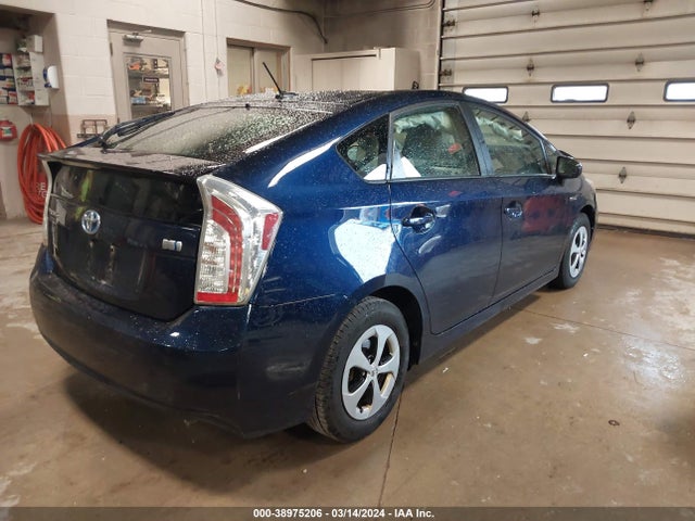 Toyota Prius Three 2015 JTDKN3DU0F1891628 Image 4