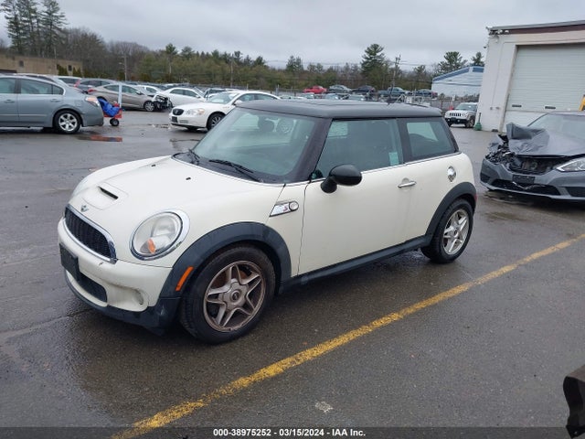 2010 MINI COOPER S WMWMF7C54ATZ70768 Photo 1