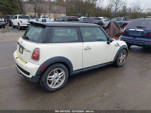 2010 MINI COOPER S WMWMF7C54ATZ70768 Photo 3