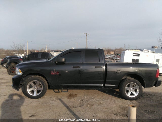 RAM 1500 Express Quad Cab 4x4 6'4 Box 2018 1C6RR7FG8JS216296 Image 15