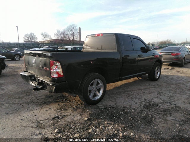 RAM 1500 Express Quad Cab 4x4 6'4 Box 2018 1C6RR7FG8JS216296 Image 4