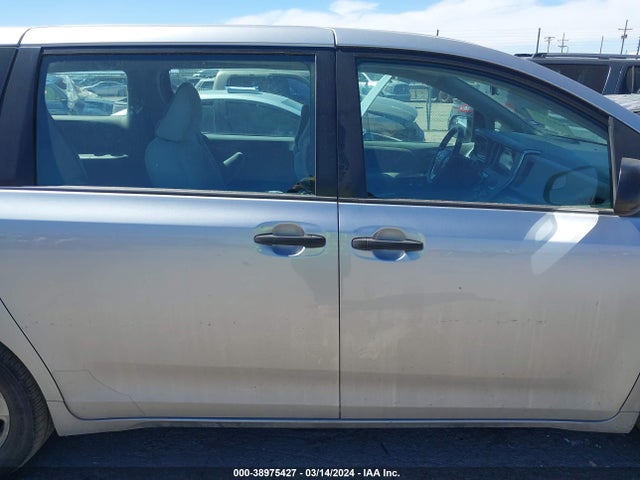 Toyota Sienna L 7 Passenger 2017 5TDZZ3DC1HS821572 Image 12
