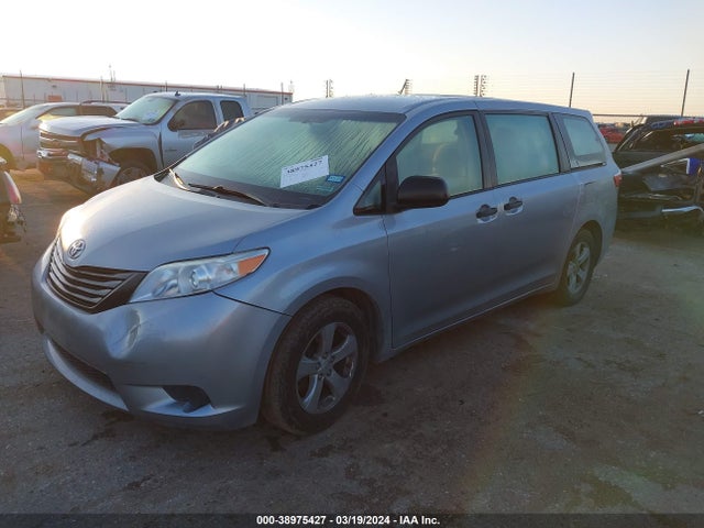 Toyota Sienna L 7 Passenger 2017 5TDZZ3DC1HS821572 Image 2
