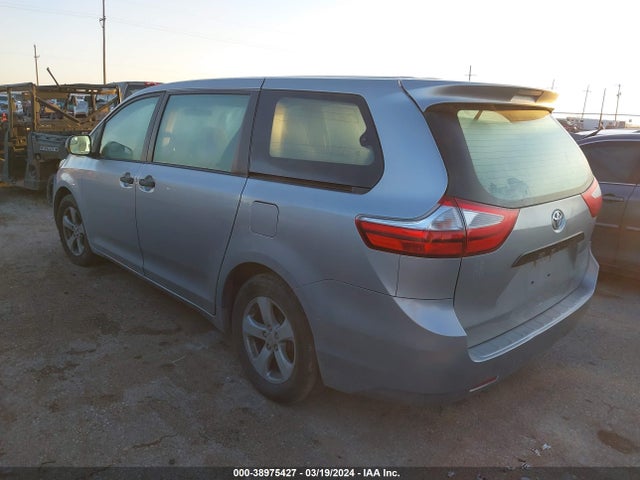 Toyota Sienna L 7 Passenger 2017 5TDZZ3DC1HS821572 Image 3