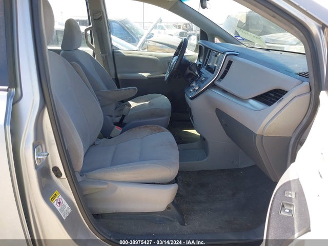 Toyota Sienna L 7 Passenger 2017 5TDZZ3DC1HS821572 Image 5