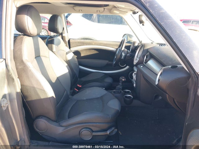 2009 MINI COOPER S CLUBMAN WMWMM33569TP93540 Photo 4
