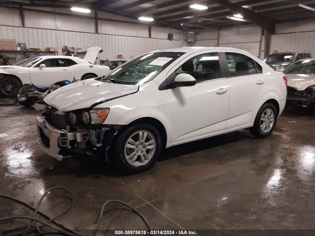Chevrolet Sonic Lt Auto 2016 1G1JC5SB4G4113677 Image 2