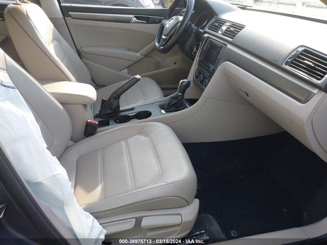 1VWDT7A31HC072648 Volkswagen Passat 1.8t R-line