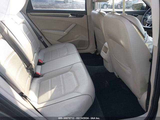 1VWDT7A31HC072648 Volkswagen Passat 1.8t R-line