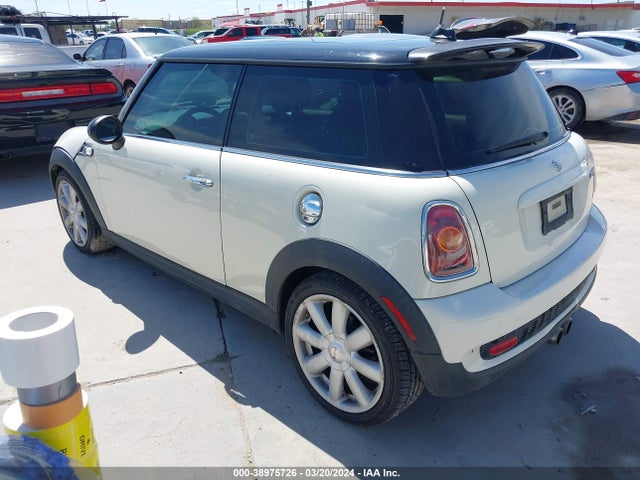 2008 MINI COOPER S WMWMF73598TV34511 Photo 2