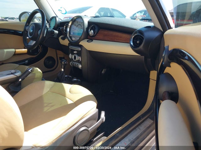 2008 MINI COOPER S WMWMF73598TV34511 Photo 4