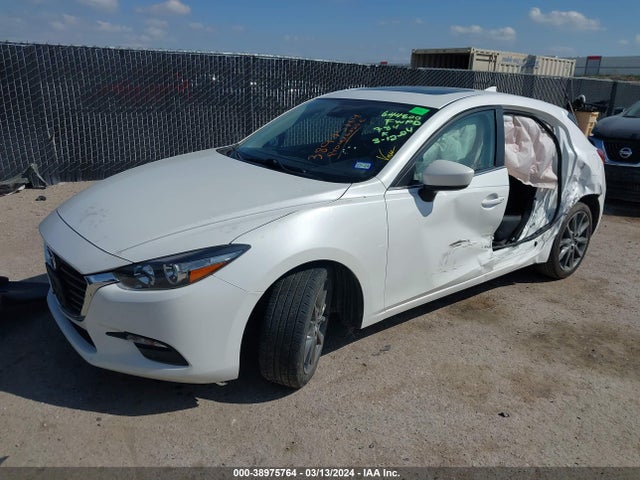 3MZBN1L3XJM260455 Mazda Mazda3 Touring