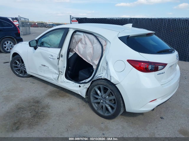 3MZBN1L3XJM260455 Mazda Mazda3 Touring