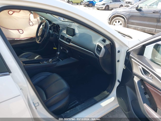 3MZBN1L3XJM260455 Mazda Mazda3 Touring