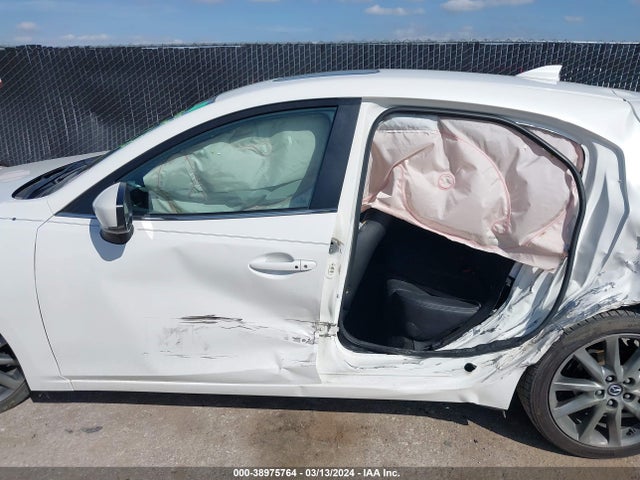 3MZBN1L3XJM260455 Mazda Mazda3 Touring