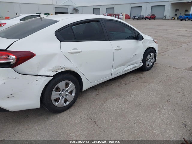 KIA FORTE LX 2018 3KPFK4A77JE242557 Image 17