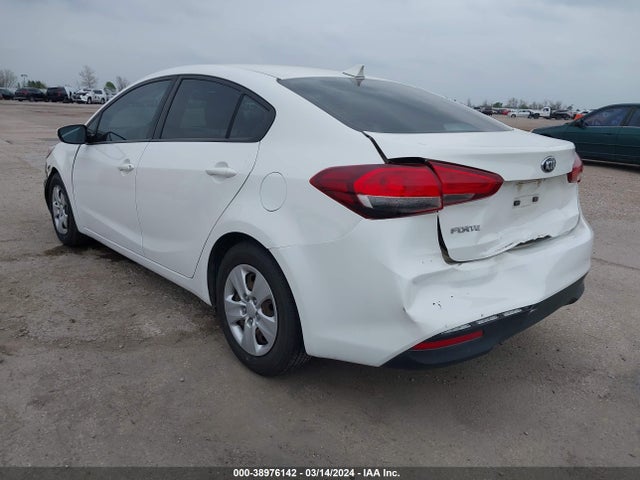 KIA FORTE LX 2018 3KPFK4A77JE242557 Image 3