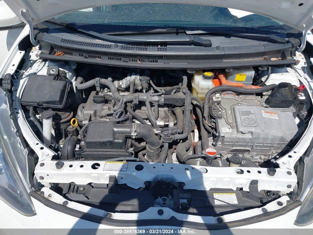 Toyota Prius C Two 2015 JTDKDTB37F1111024 Image 10