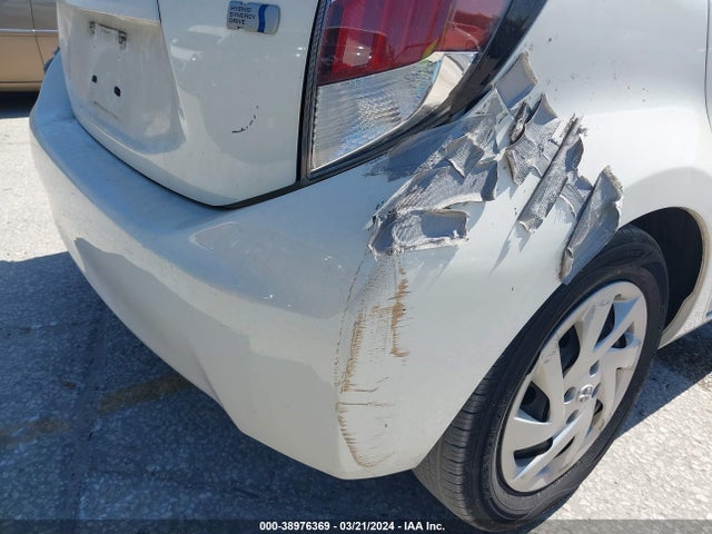 Toyota Prius C Two 2015 JTDKDTB37F1111024 Image 13