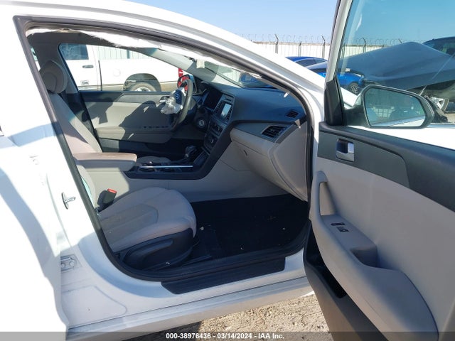 Hyundai SONATA SE 2016 5NPE24AF2GH357560 Image 5