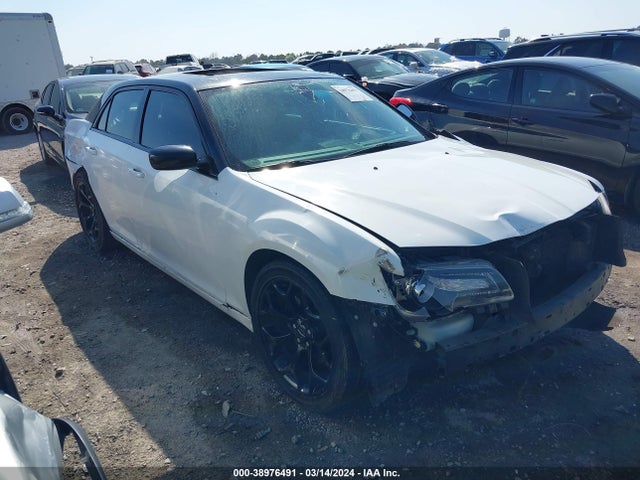 Chrysler 300 Touring 2018 2C3CCAAG1JH151601 Image 1