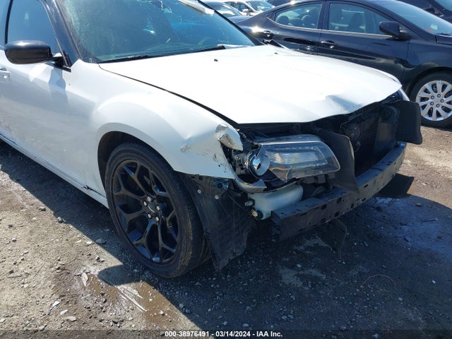 Chrysler 300 Touring 2018 2C3CCAAG1JH151601 Image 18