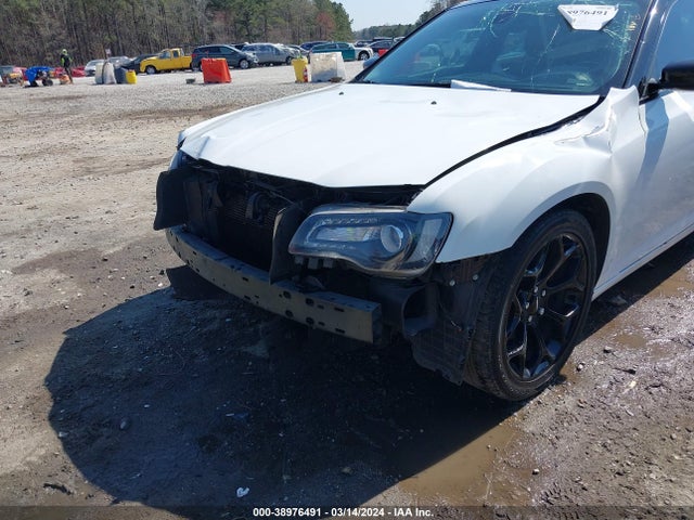 Chrysler 300 Touring 2018 2C3CCAAG1JH151601 Image 19