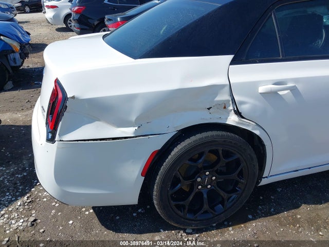 Chrysler 300 Touring 2018 2C3CCAAG1JH151601 Image 21