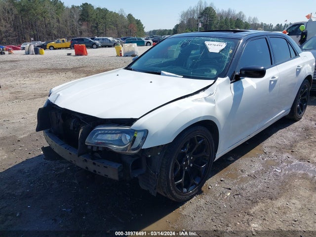Chrysler 300 Touring 2018 2C3CCAAG1JH151601 Image 2