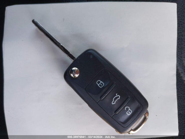 1VWDT7A34HC060509 Volkswagen Passat 1.8t R-line