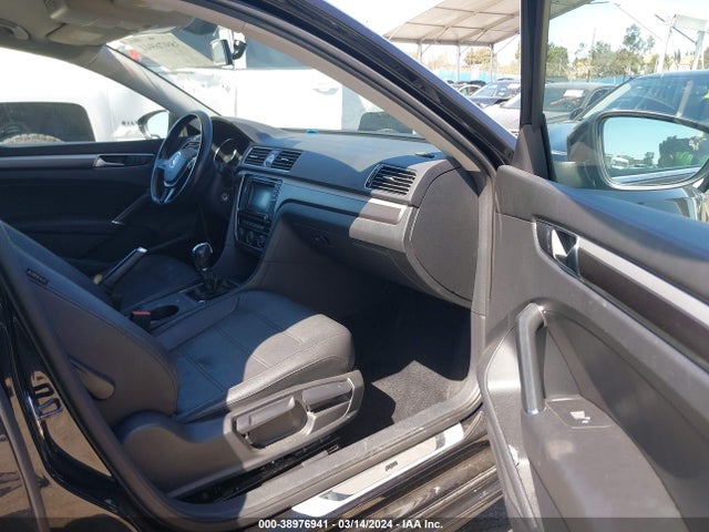 1VWDT7A34HC060509 Volkswagen Passat 1.8t R-line