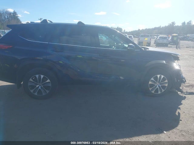 Toyota Highlander Xle 2022 5TDGZRBH6NS252870 Image 14