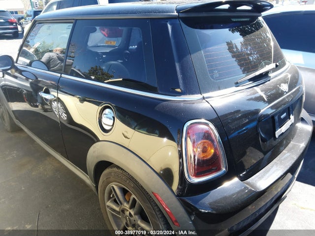2009 MINI COOPER S WMWMF73549TW83944 Photo 2