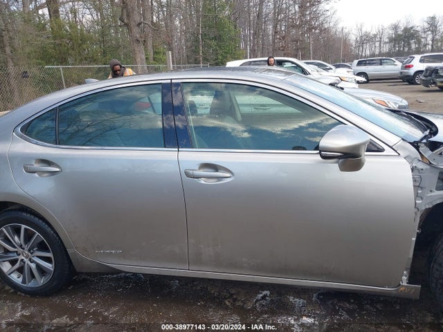 Lexus ES 300H 2018 JTHBW1GG9J2178526 Image 14
