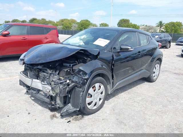 Toyota C-HR LE 2021 NMTKHMBXXMR119436 Image 2