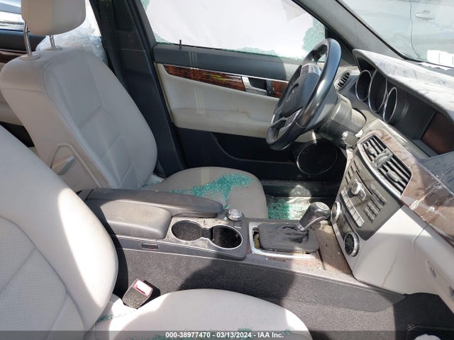 Продаж на аукціоні авто 2013 Mercedes-benz C 250 Luxury/sport, vin: WDDGF4HB4DR290941, номер лоту: 38977470